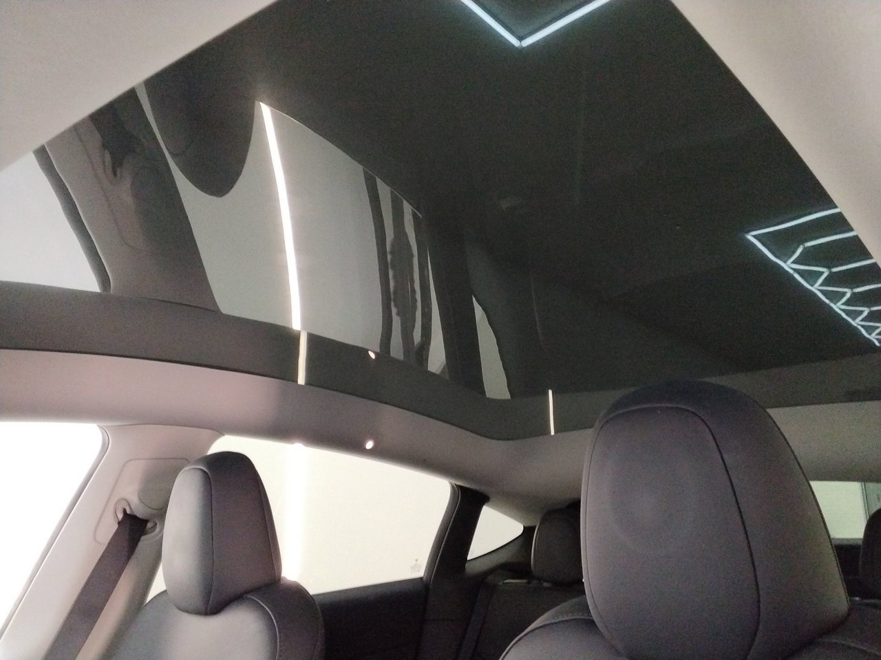 Tesla Model Y Model Y Standard RWD Plus 89.4% SoH [ TREKHAAK+AMD RYZEN+FSD+20 INCH+PREMIUM AUDIO 14