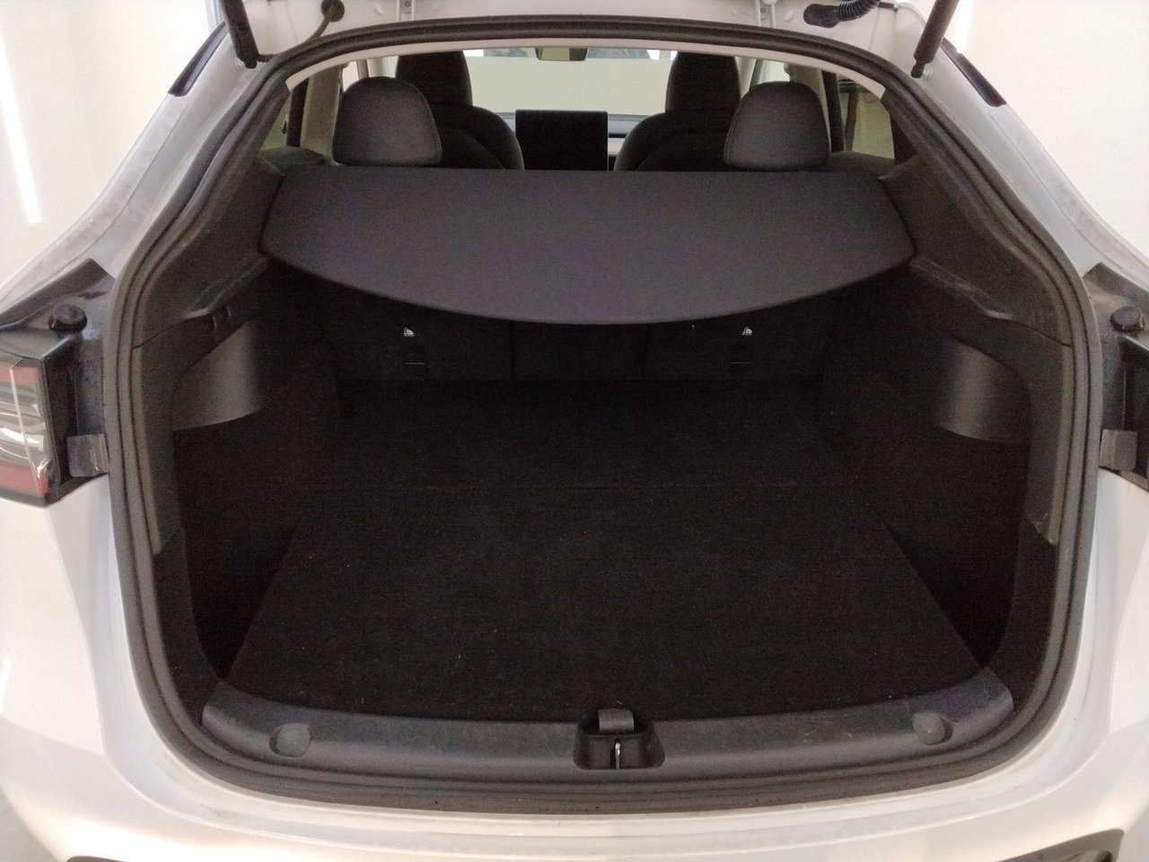 Tesla Model Y Model Y Standard RWD Plus 89.4% SoH [ TREKHAAK+AMD RYZEN+FSD+20 INCH+PREMIUM AUDIO 12