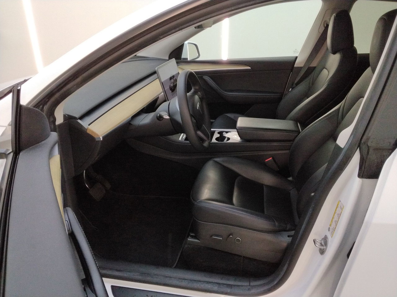 Tesla Model Y Model Y Standard RWD Plus 89.4% SoH [ TREKHAAK+AMD RYZEN+FSD+20 INCH+PREMIUM AUDIO 8