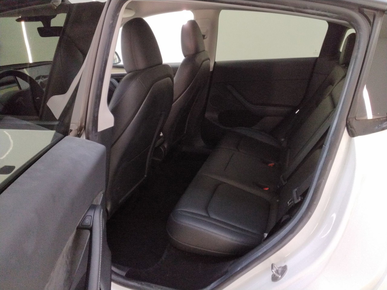 Tesla Model Y Model Y Standard RWD Plus 89.4% SoH [ TREKHAAK+AMD RYZEN+FSD+20 INCH+PREMIUM AUDIO 9