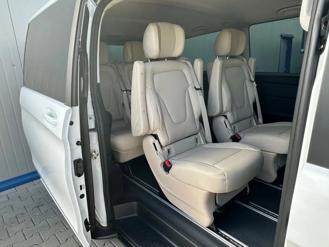Mercedes-Benz V 220 V220 d LANG 4M 9G WEBASTO NAVI MBUX AHK 7-SITZER 12