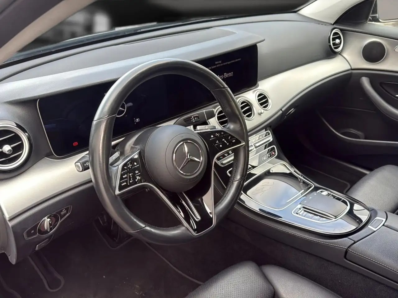 Mercedes-Benz E 200 d Automatik VollLeder*Kamera*Distro*LED*Na 12