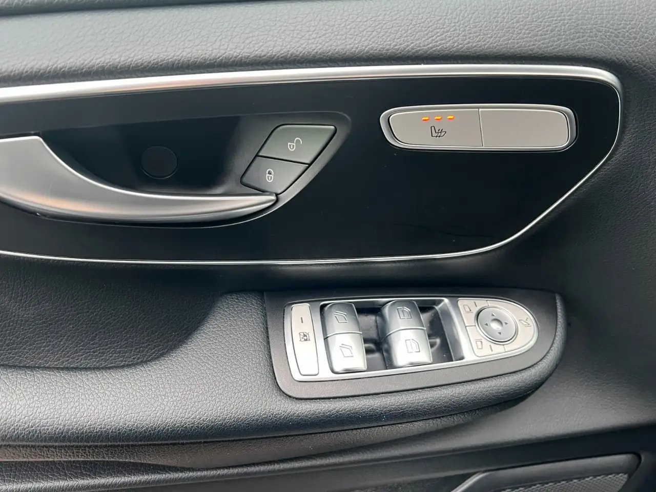 Mercedes-Benz V 300 d LANG 4MATIC NAVI LEDER KAMERA LIEGEPAKET 18