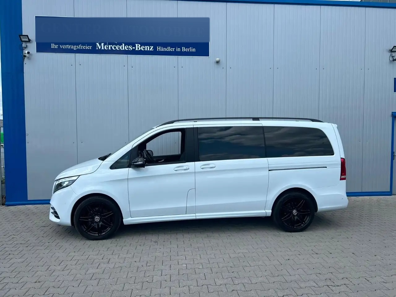 Mercedes-Benz V 300 V300 LANG 4M AMG-LINE PANO LED 360° WEBASTO AHK 6