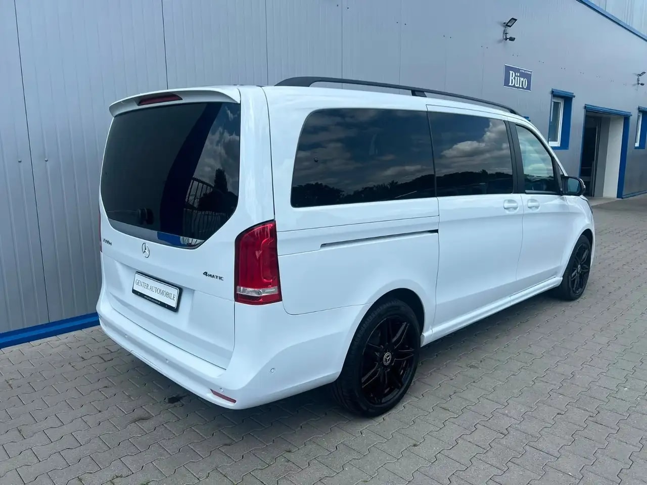 Mercedes-Benz V 300 V300 LANG 4M AMG-LINE PANO LED 360° WEBASTO AHK 8