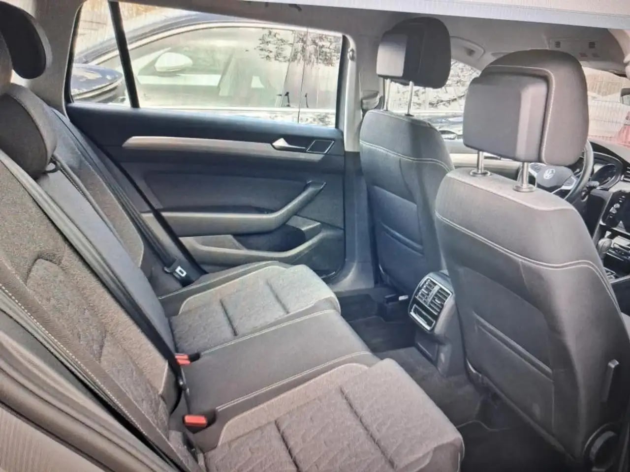 Volkswagen Passat Business Kamera*ACC*LED*LM*DAB*Massage 9
