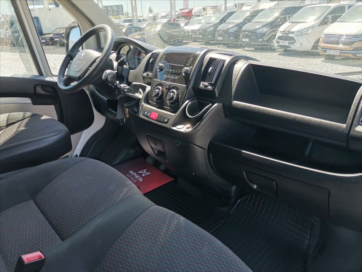 Peugeot Boxer 2.0HDI skříň 8palet/měchy/ČR 8
