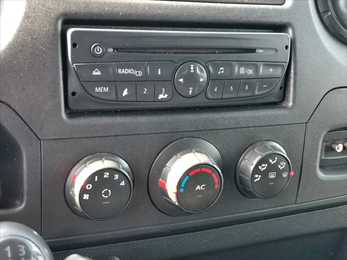 Renault Master 125DCI skříň 8palet/hydr.čelo 10