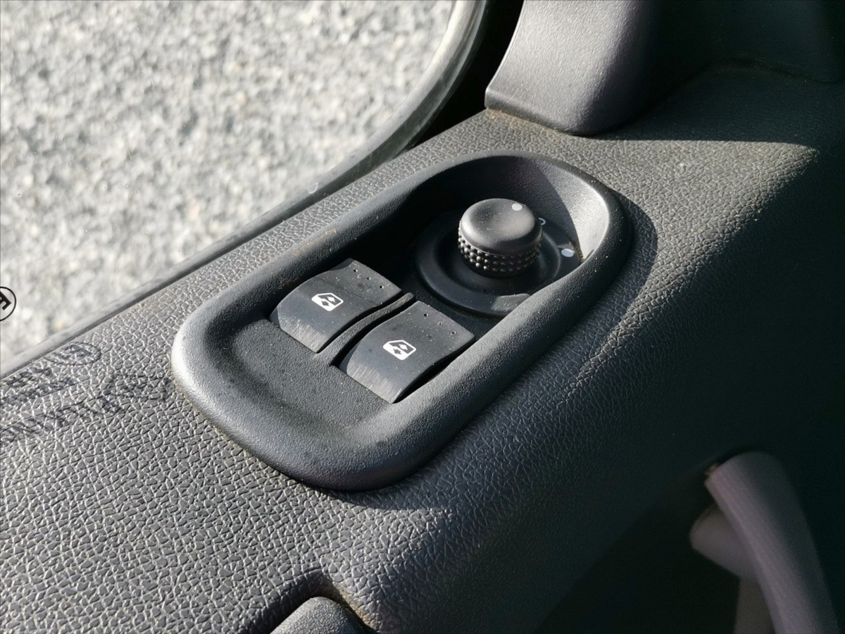 Renault Master 125DCI skříň 8palet/hydr.čelo 12