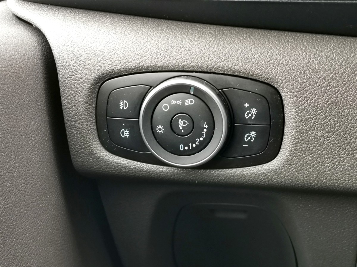 Ford Transit Custom 2.0TDCI/96kw AT/ L2H1/ 9míst 15
