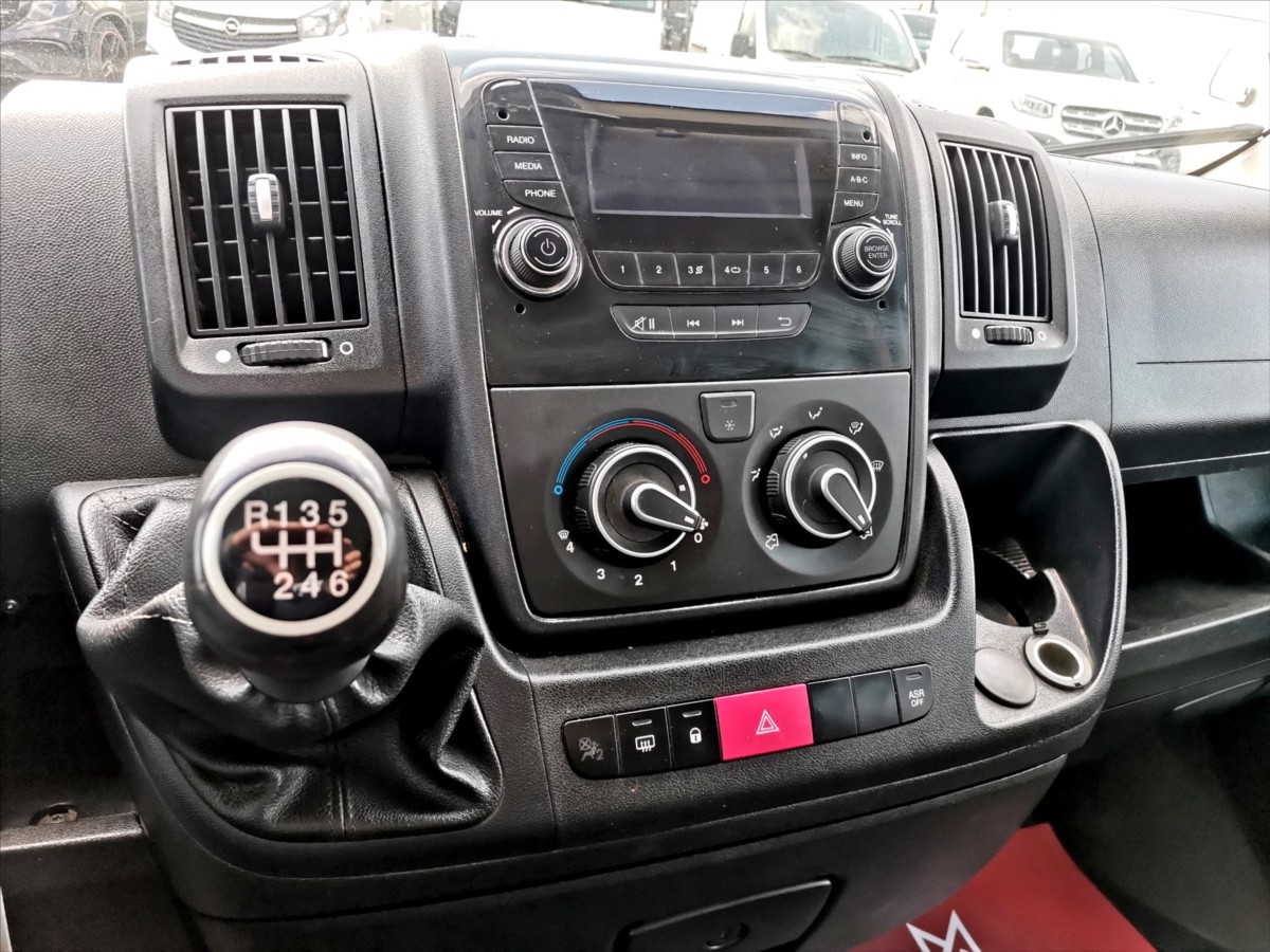 Citroën Jumper 2.2HDI/96kw valník/7míst/tažné 9