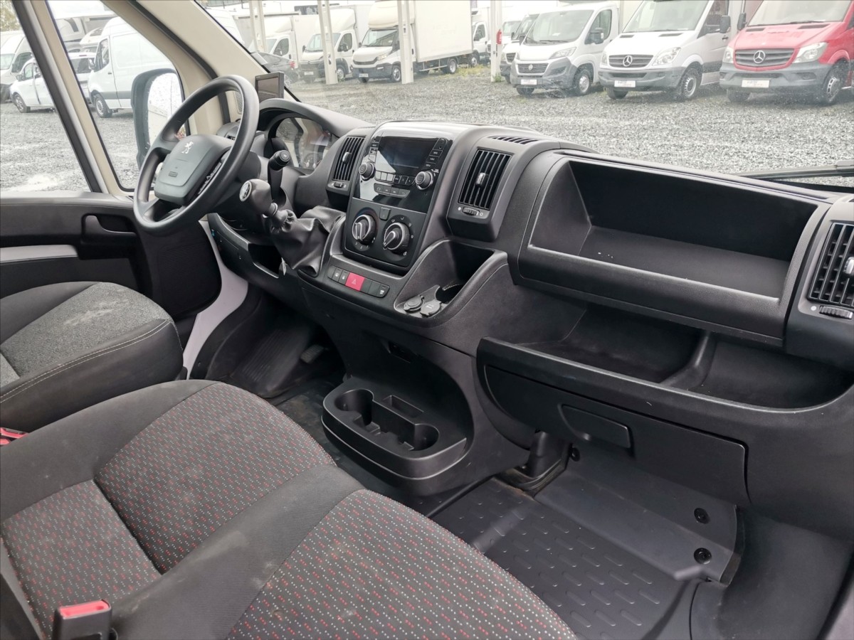 Peugeot Boxer 2.2HDI mrazí/topí/10pal/230V 8