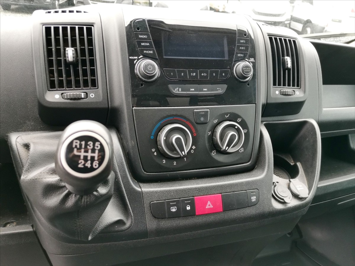 Peugeot Boxer 2.2HDI mrazí/topí/10pal/230V 9