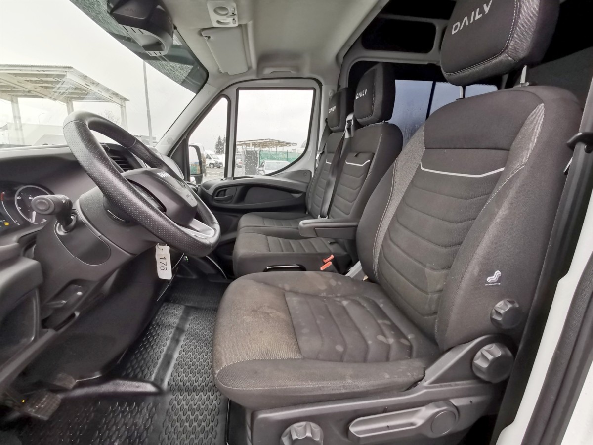 Iveco Daily 35S18/AT 6míst/měchy/tažné/ČR 5