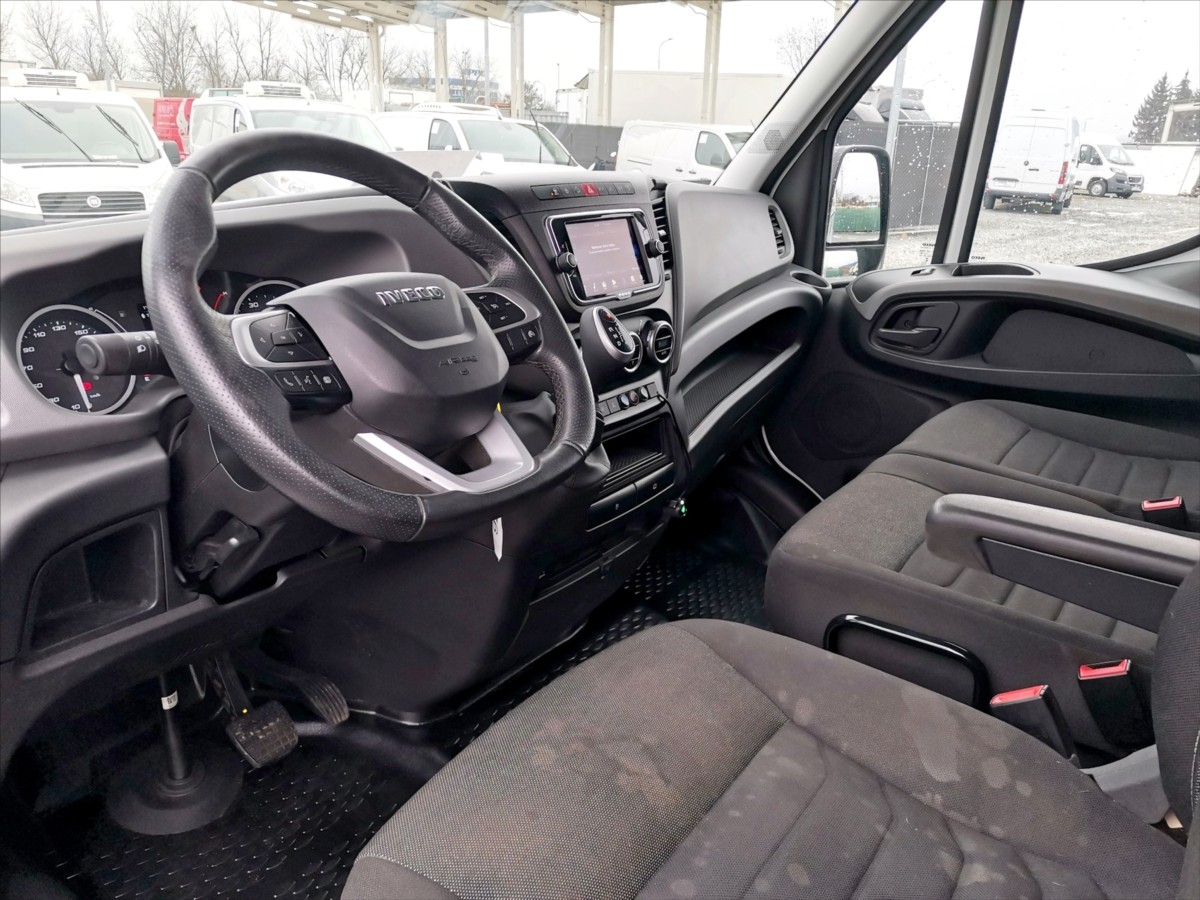 Iveco Daily 35S18/AT 6míst/měchy/tažné/ČR 6