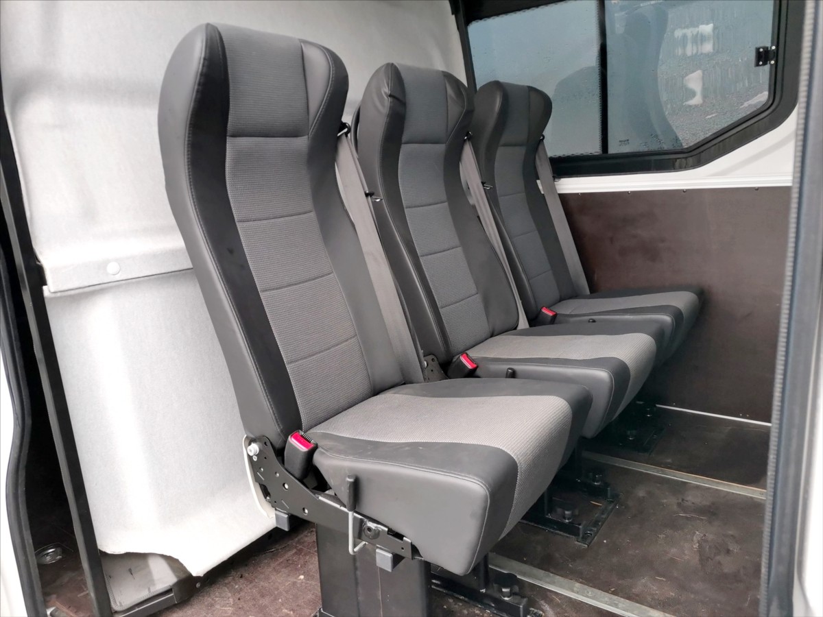 Iveco Daily 35S18/AT 6míst/měchy/tažné/ČR 20