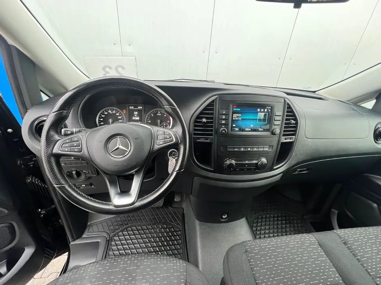 Mercedes-Benz Vito 119 TOURER LANG 9G NAVI KAMERA 9-SITZER AHK 16
