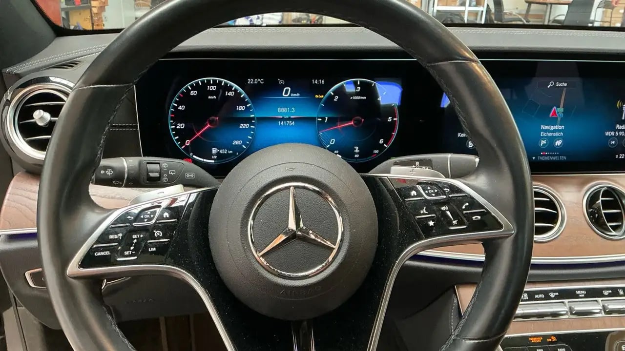 Mercedes-Benz E 400 d ALLRAD SDACH*STHZG*AHK*Kamera*LED*18 11