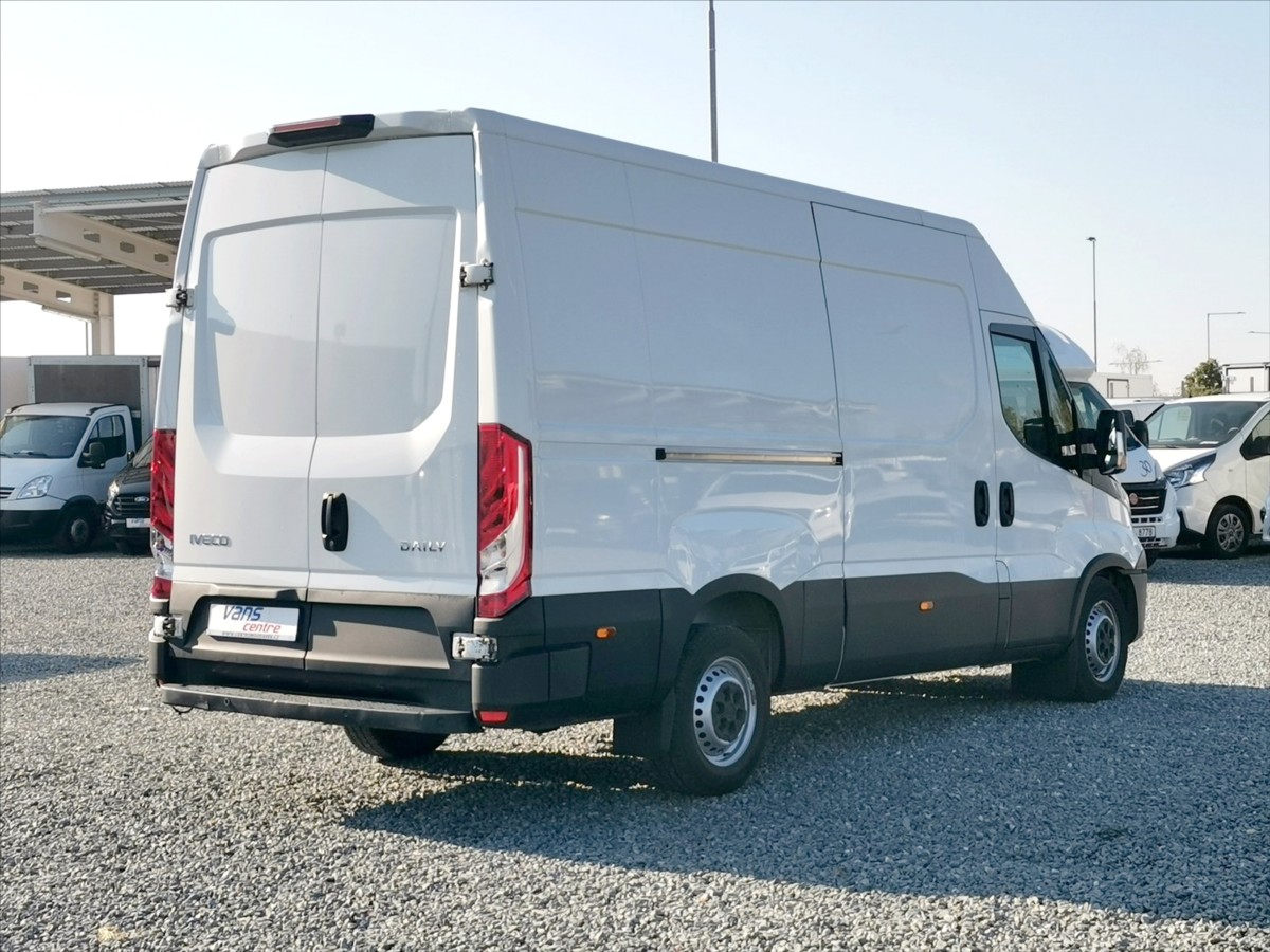 Iveco Daily 35S16 střední/ klima/ ČR 3