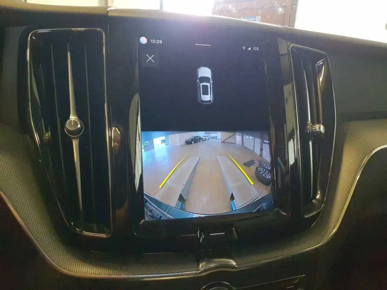 Volvo XC60 Plus Bright VollLeder*LED*AHK*4xSH*Kamera*N 11