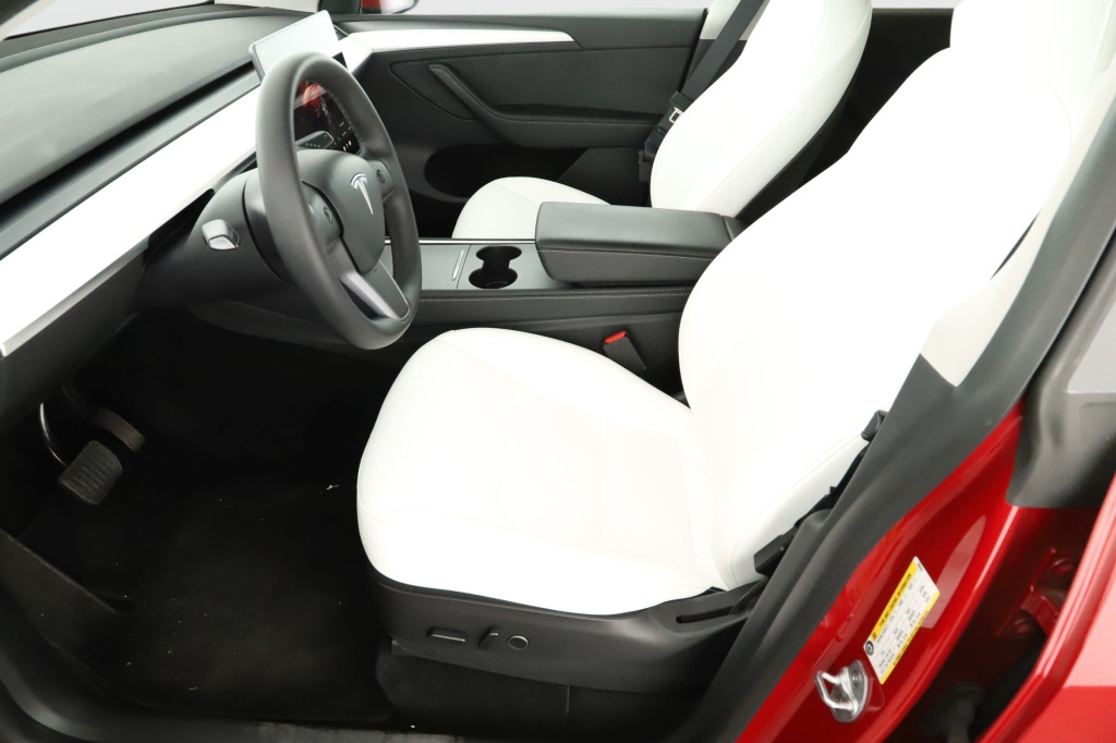 Tesla Model Y 4x4 2022 13