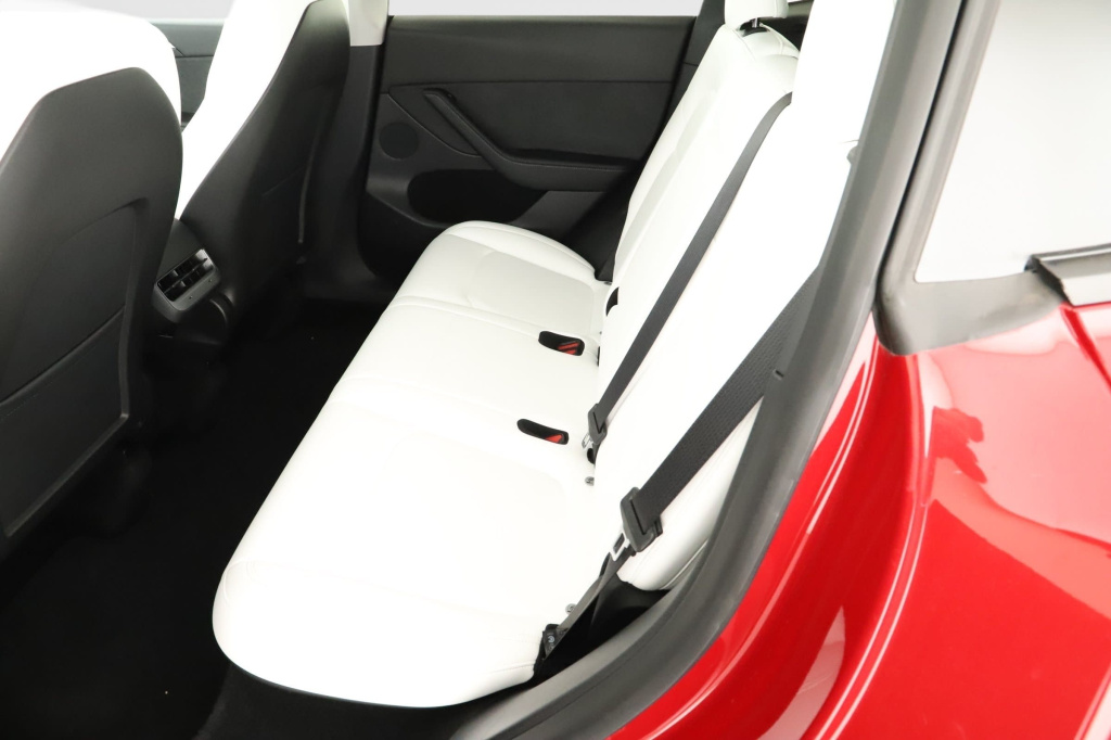 Tesla Model Y 4x4 2022 12
