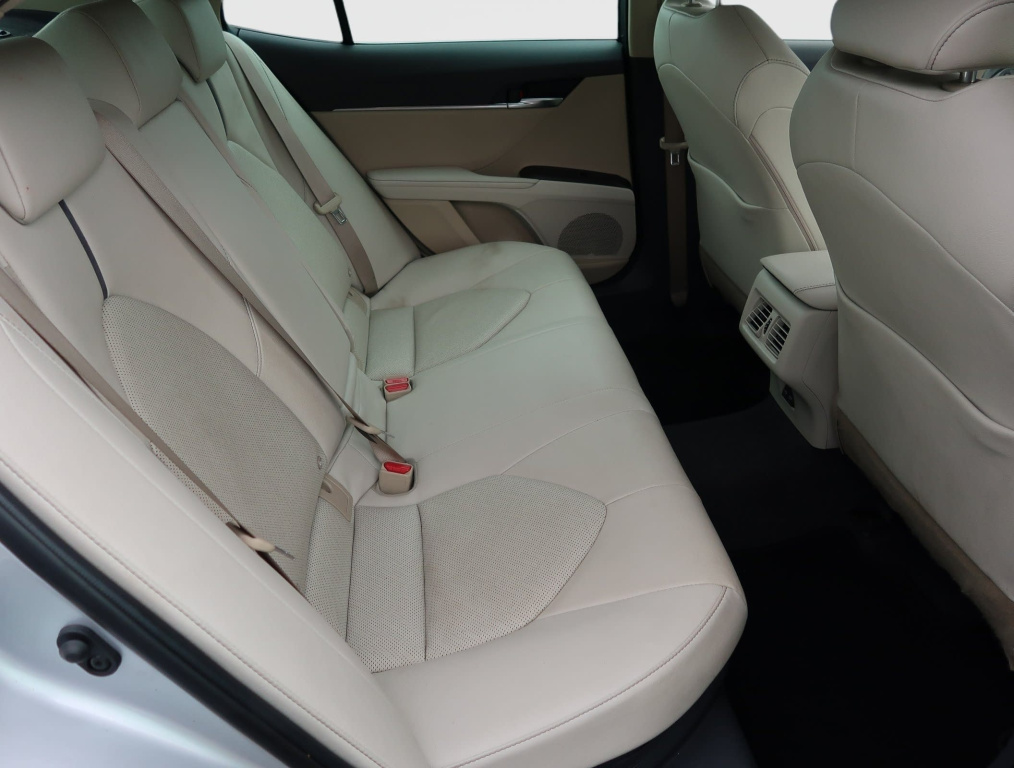 Toyota Camry 2.5 Hybrid 2024 11