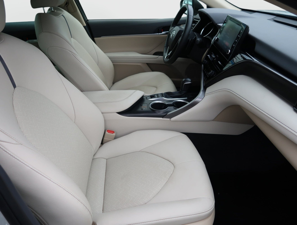 Toyota Camry 2.5 Hybrid 2024 10