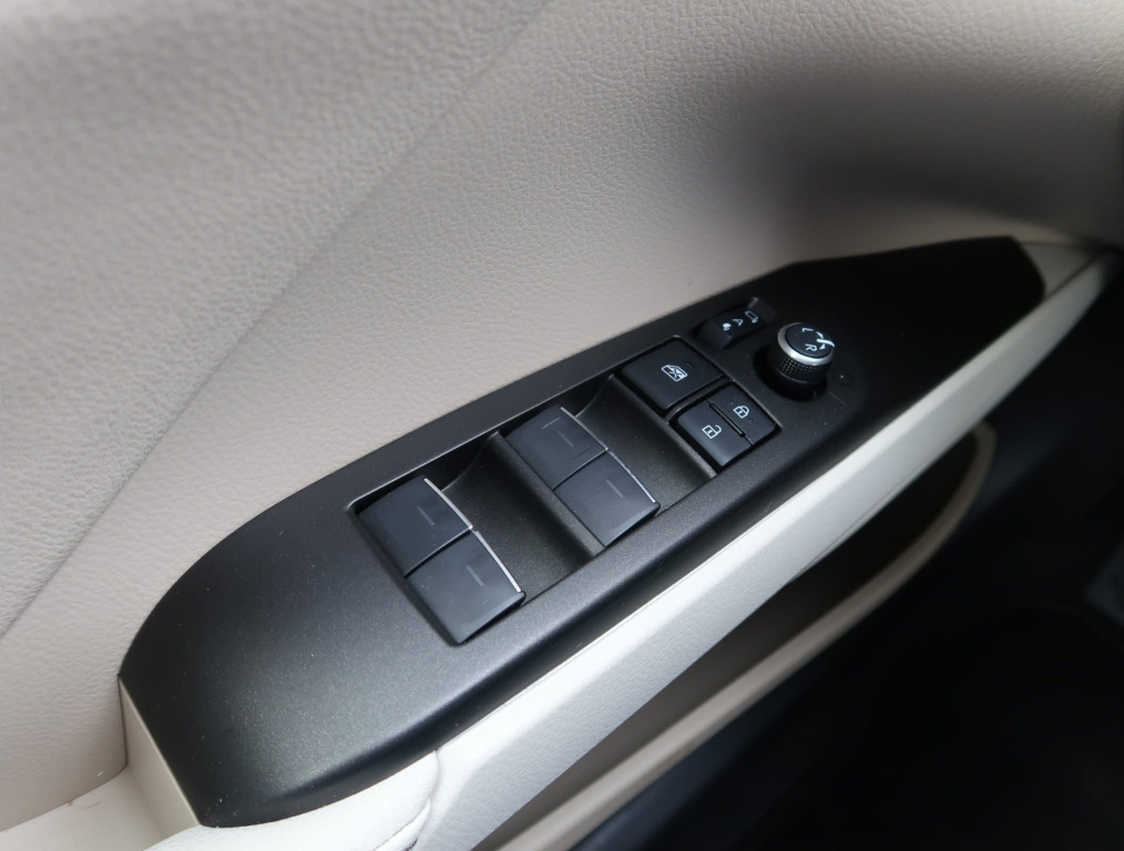 Toyota Camry 2.5 Hybrid 2024 23