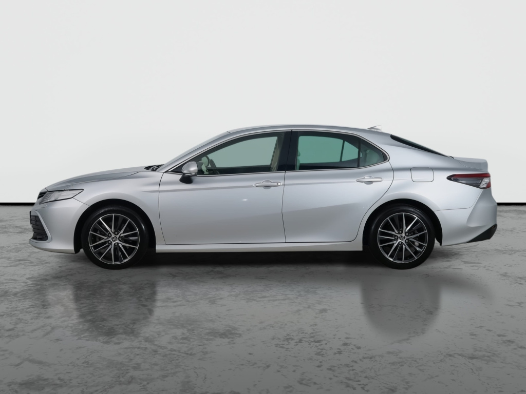 Toyota Camry 2.5 Hybrid 2024 4