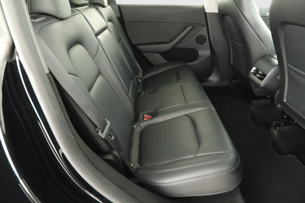 Tesla Model Y 4x4 2023 11