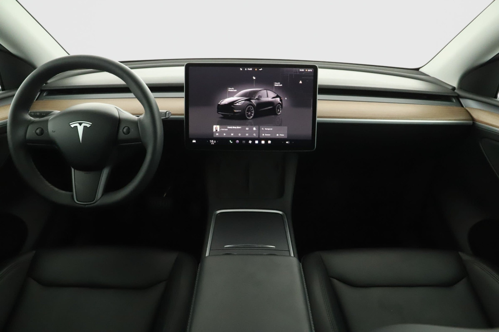 Tesla Model Y 4x4 2023 9