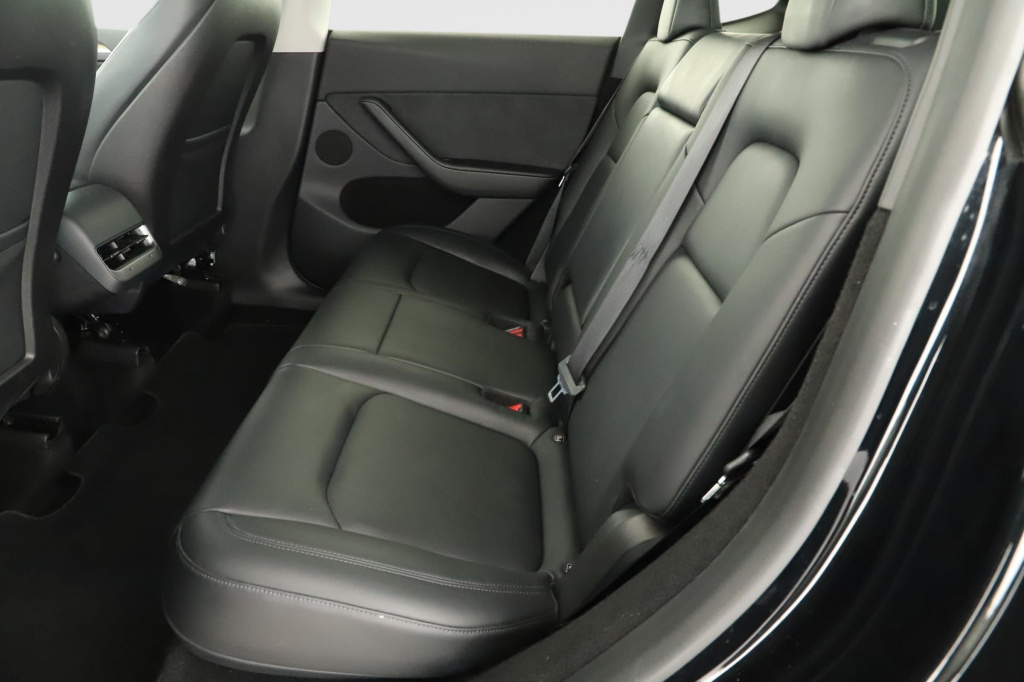 Tesla Model Y 4x4 2023 12
