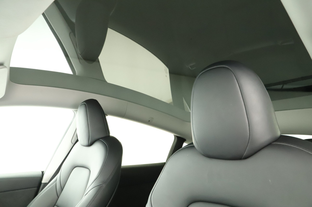 Tesla Model Y 4x4 2023 19