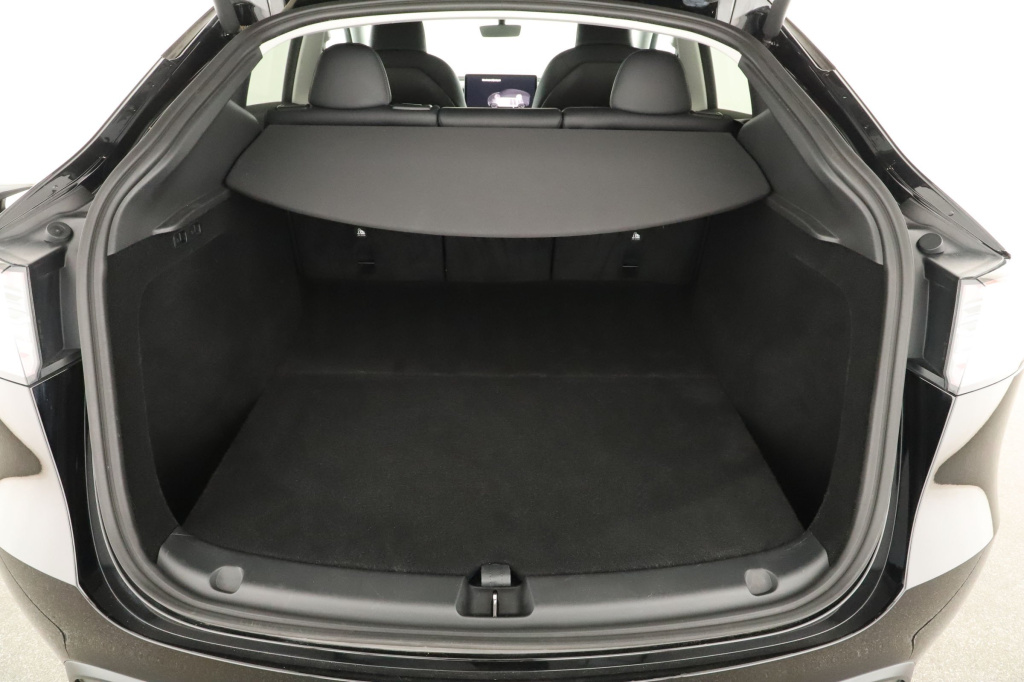 Tesla Model Y 4x4 2023 17