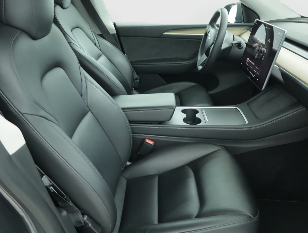 Tesla Model Y 4x4 2022 10