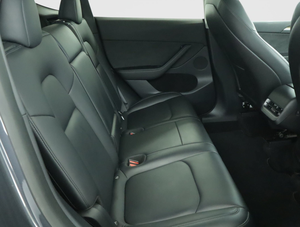 Tesla Model Y 4x4 2022 11