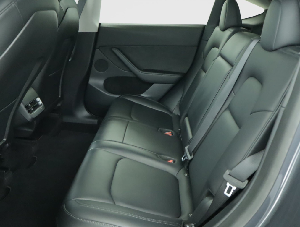Tesla Model Y 4x4 2022 12