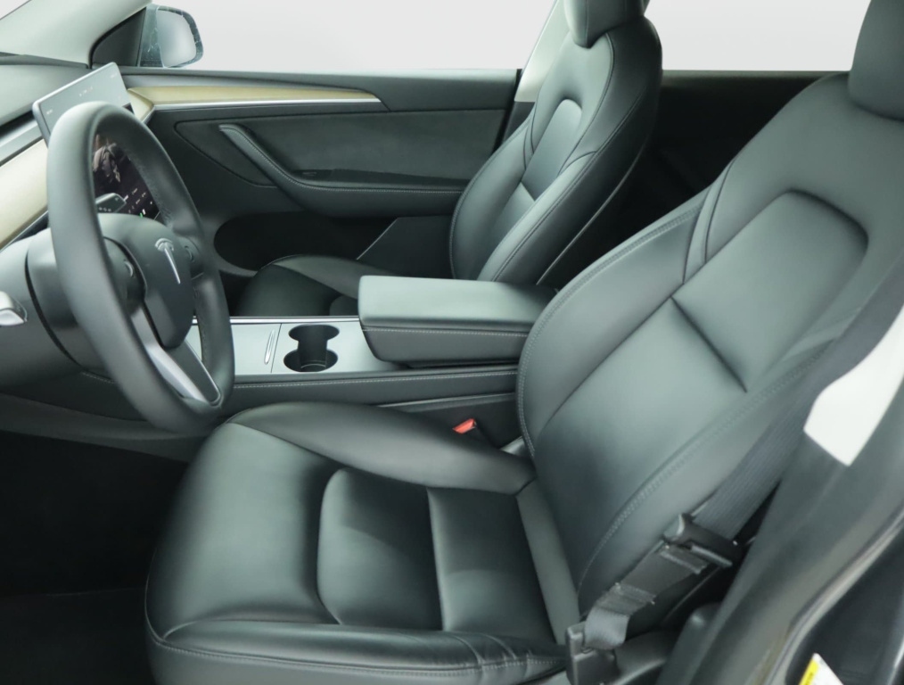 Tesla Model Y 4x4 2022 13