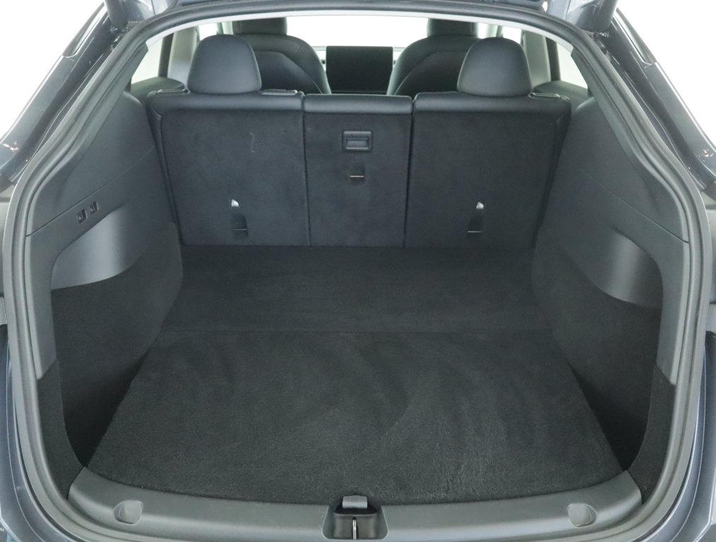 Tesla Model Y 4x4 2022 17
