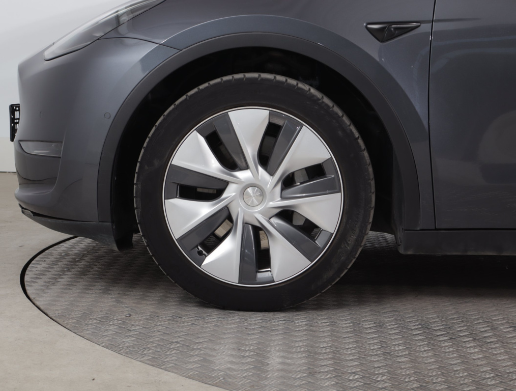 Tesla Model Y 4x4 2022 18
