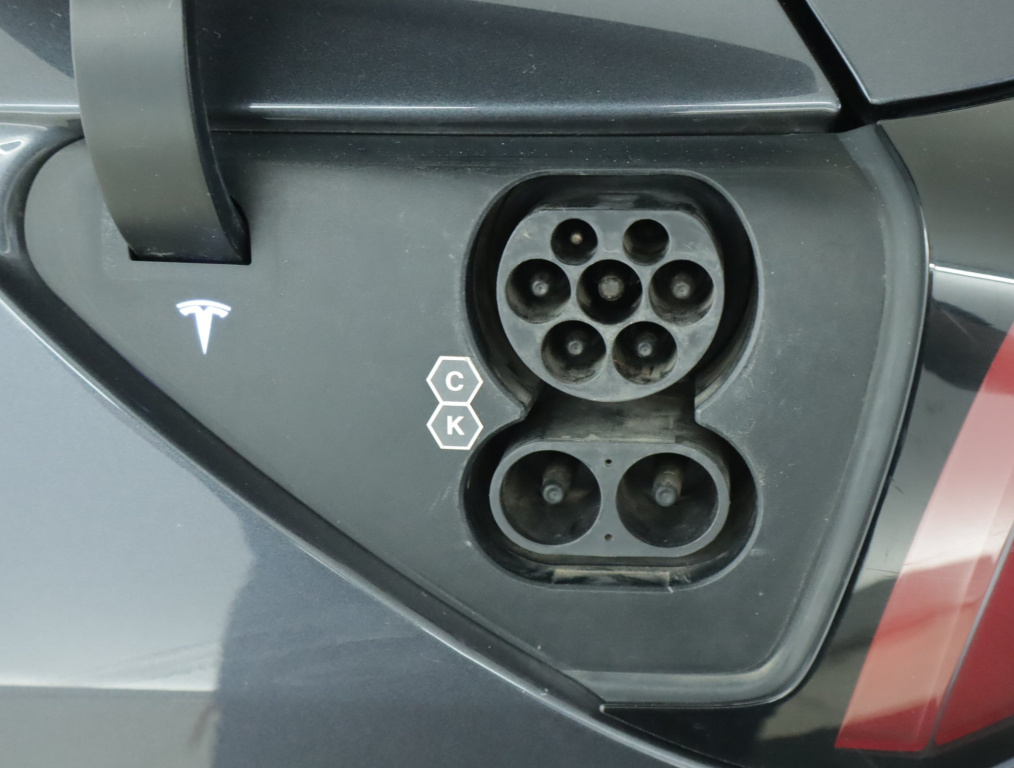 Tesla Model Y 4x4 2022 19