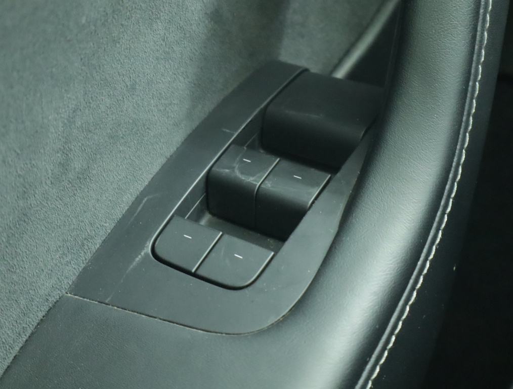 Tesla Model Y 4x4 2022 24