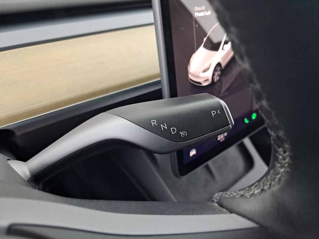 Tesla Model Y 4x4 2022 16