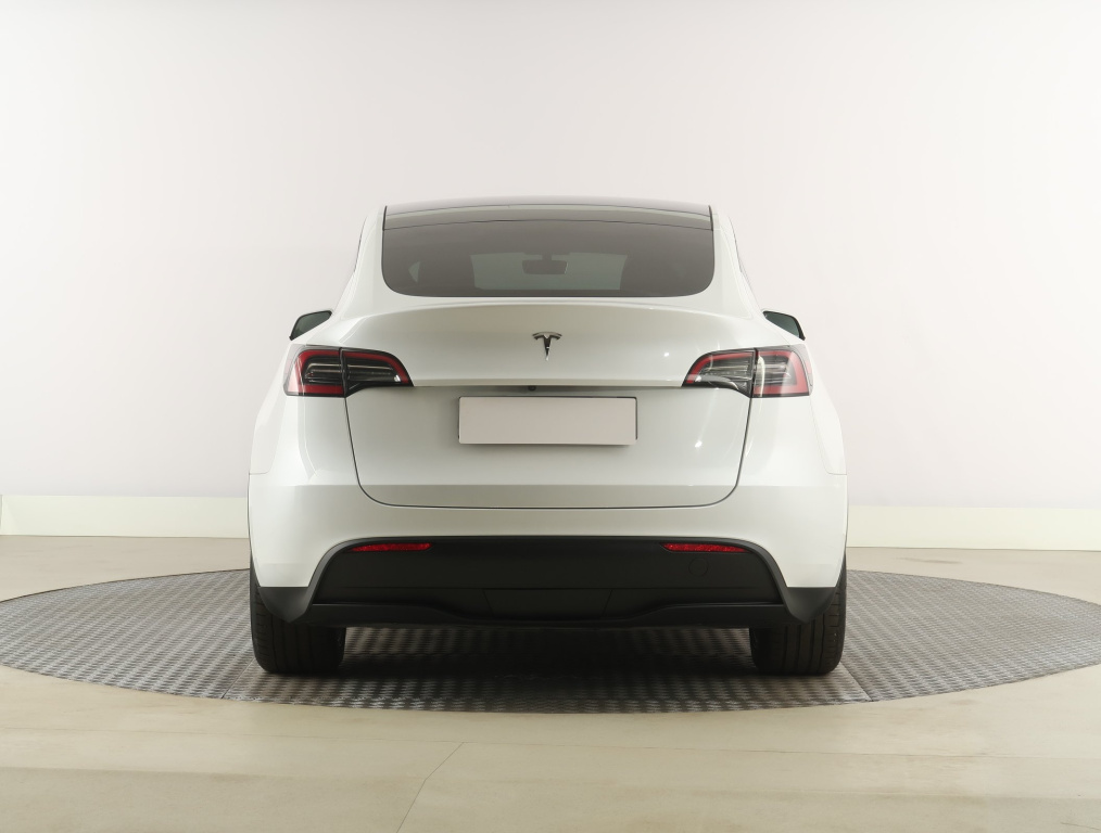 Tesla Model Y 2023 6