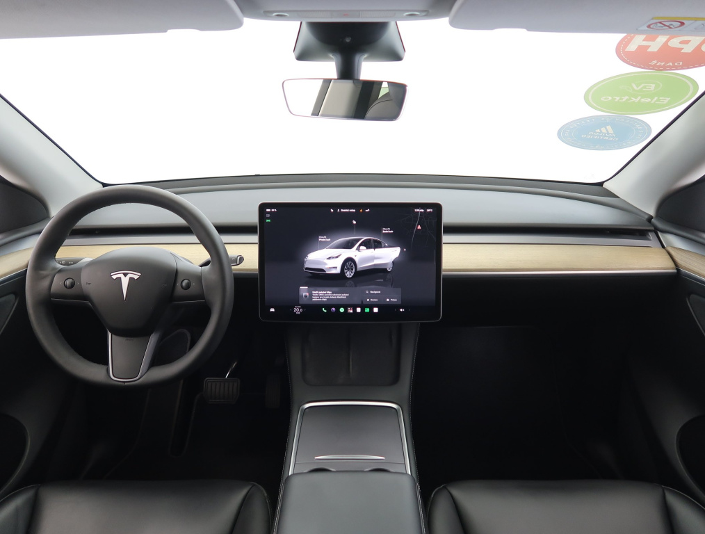 Tesla Model Y 2023 9
