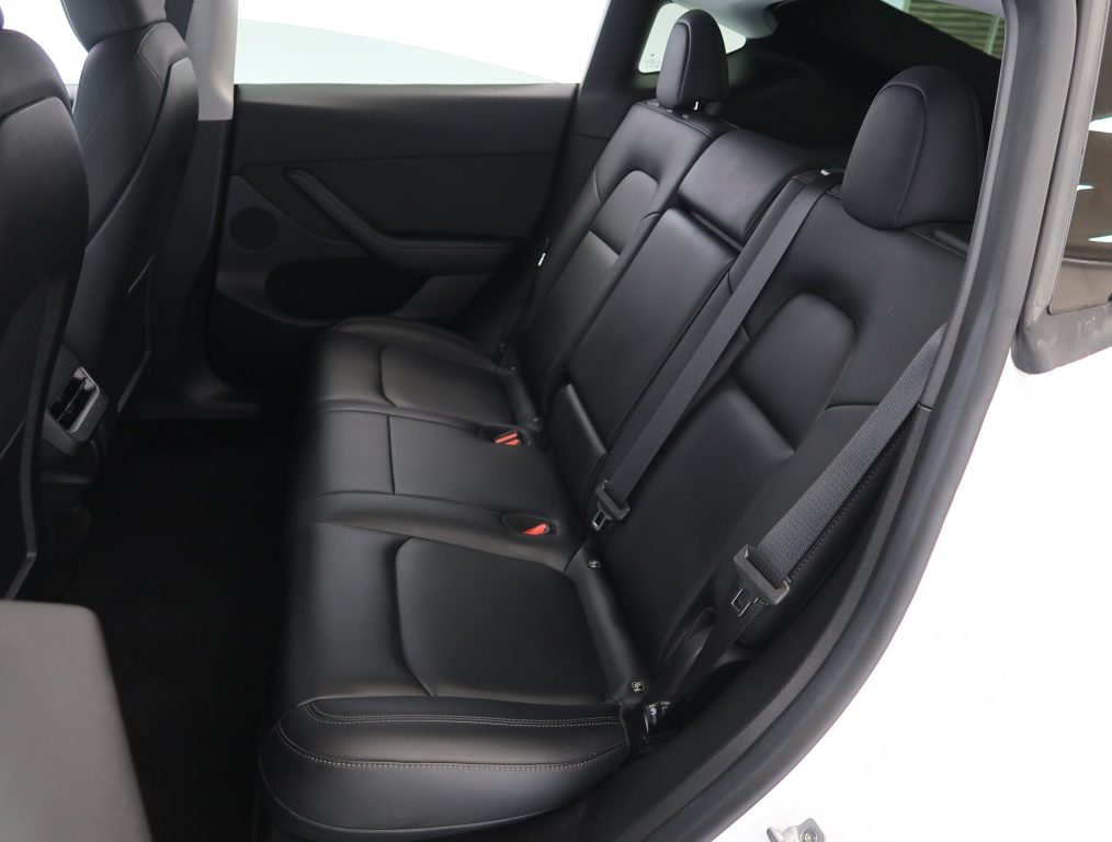 Tesla Model Y 2023 12