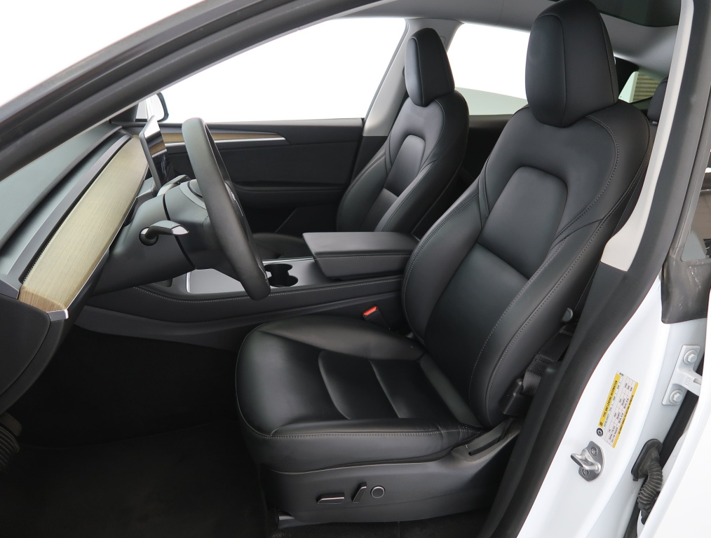 Tesla Model Y 2023 13