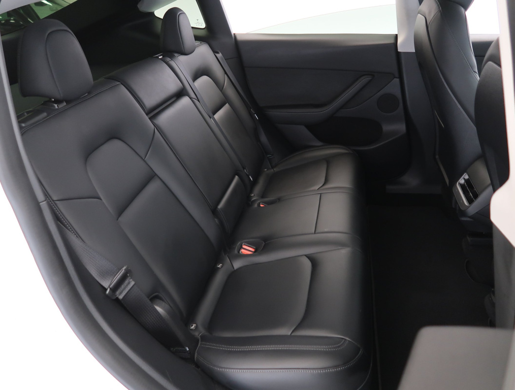 Tesla Model Y 2023 11
