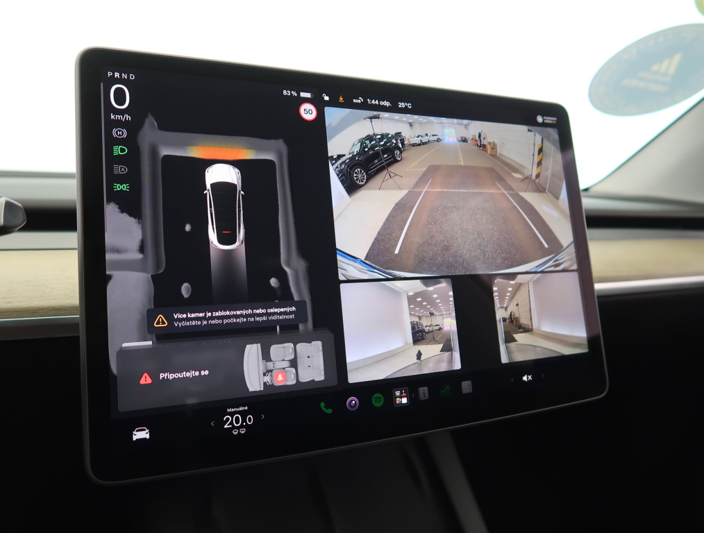 Tesla Model Y 2023 24